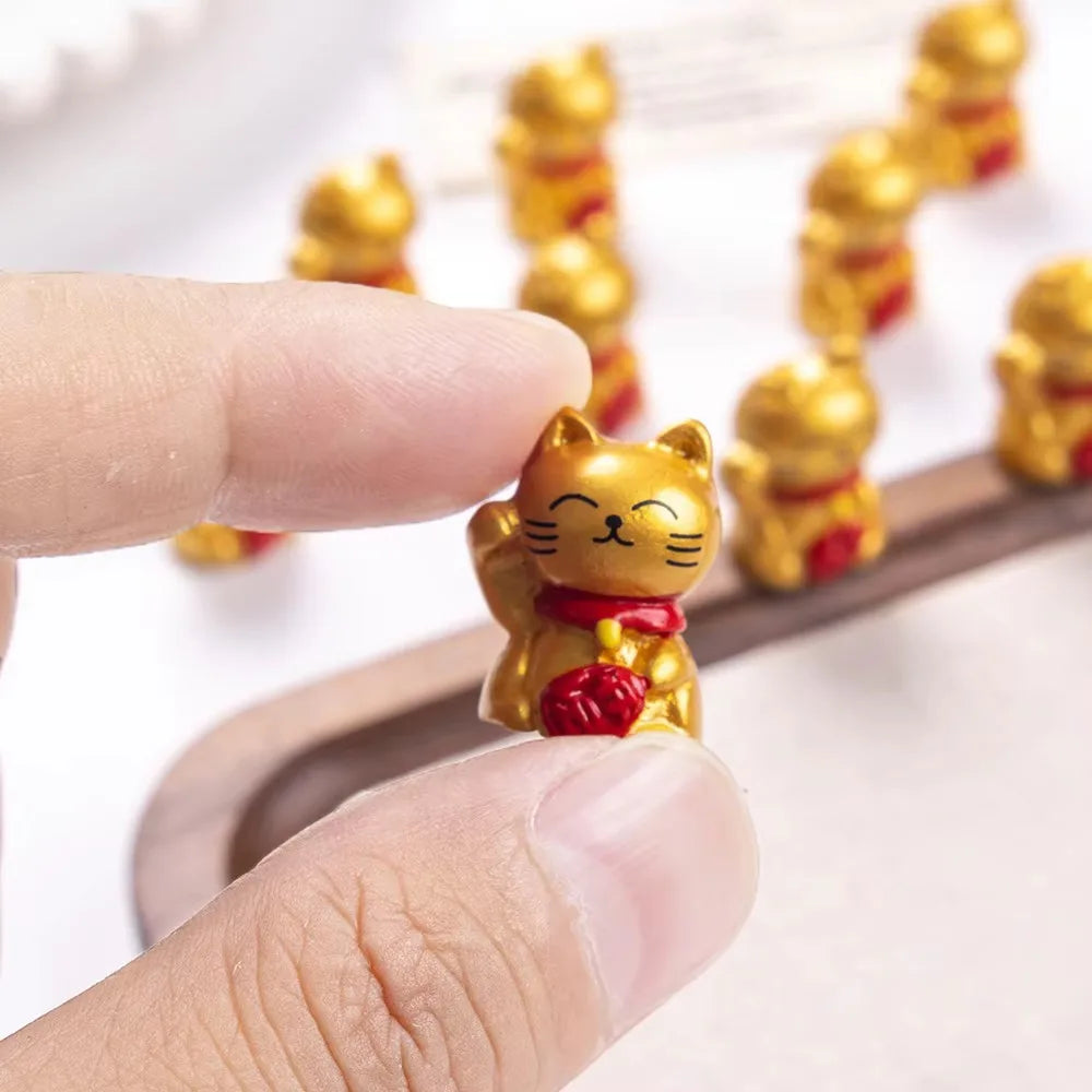 Mini Golden Maneki Neko Lucky Cat Figurines Resin Wealth Cat Statue Micro Landscape Ornament Home Desk Decor Gift