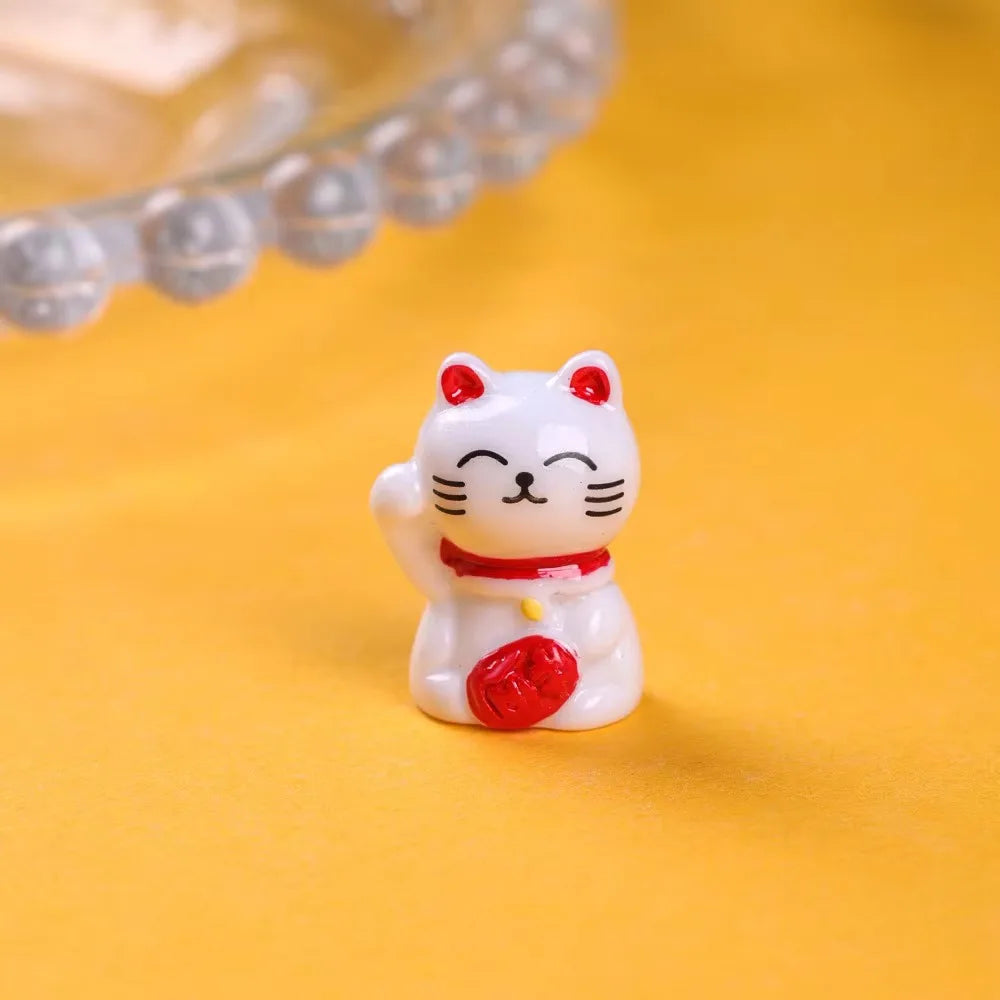 Mini Golden Maneki Neko Lucky Cat Figurines Resin Wealth Cat Statue Micro Landscape Ornament Home Desk Decor Gift