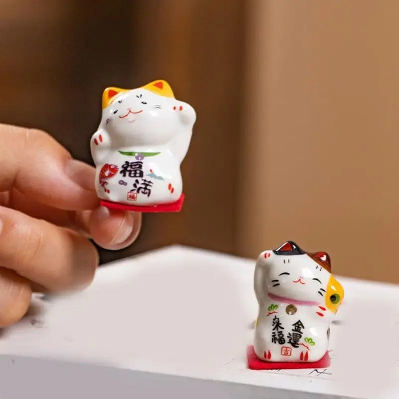 Maneki Neko Cats Figurine Set Porcelain Fengshui Fortune Lucky Cats Statue Waving Fortune Decors Housewarmings Gift D2RD