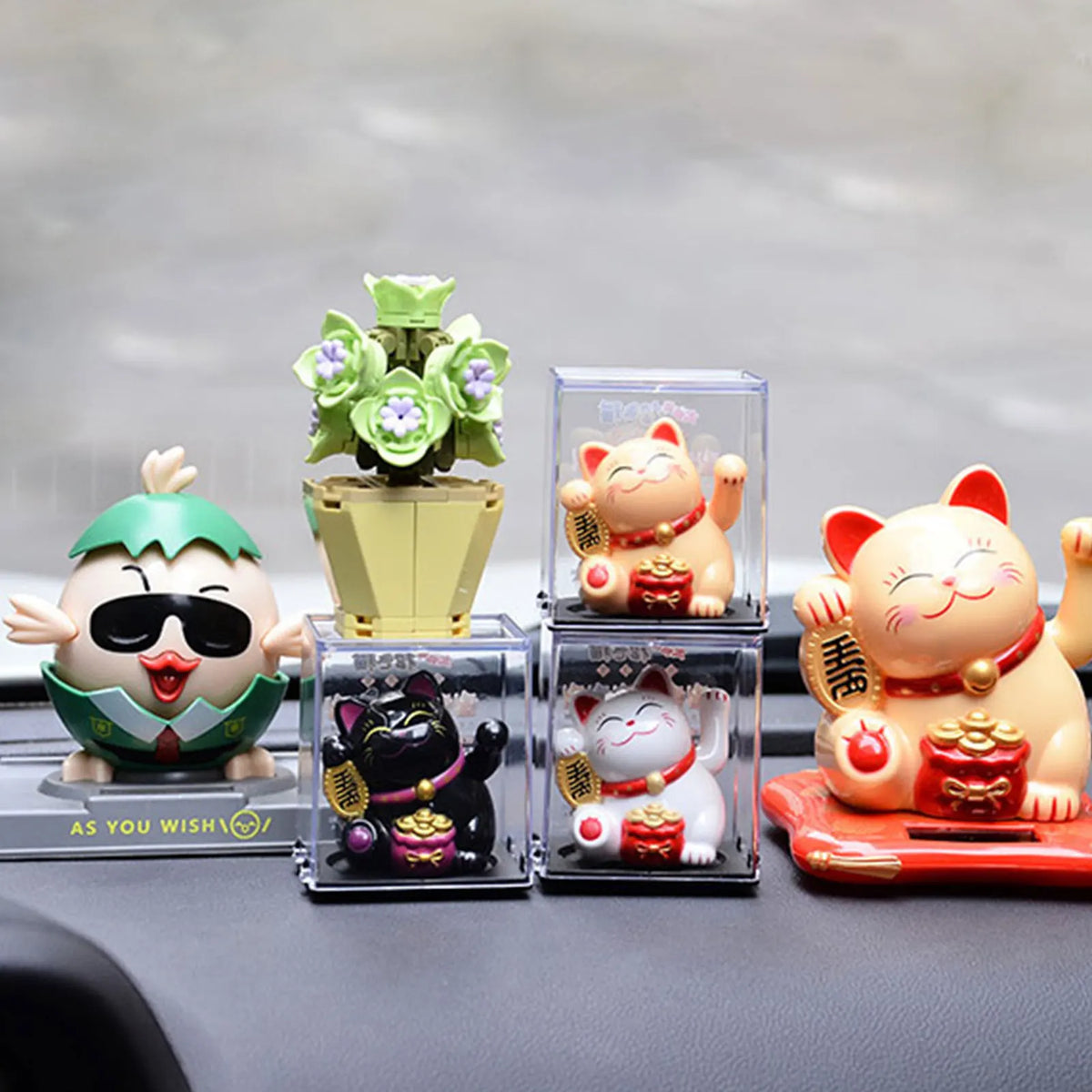 Mini Wealth Waving Hand Cat Chinese Lucky Cat Cartoon Ornament Cute Waving Arm Beckoning Fortune Cat for Car Home Office Decor