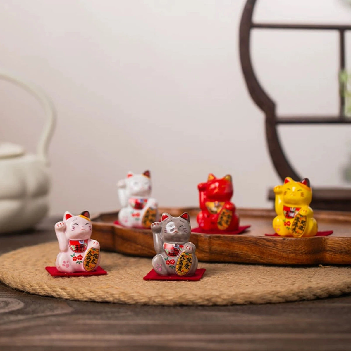 Maneki Neko Lucky Cat Figurine 4.5cm Ceramic Japanese Style Fortune Cat Desk Decor for Home Office Housewarming Gift Ideas